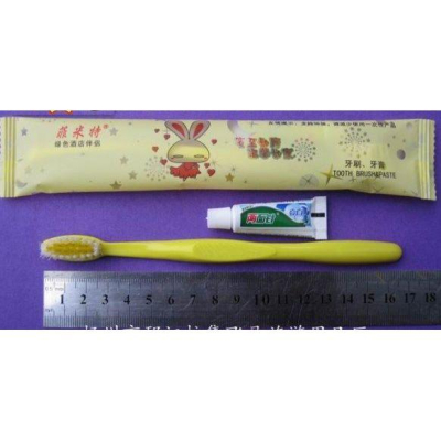 【夜市王】拋棄式清潔用具 牙刷牙膏組合9元