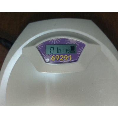 輕薄型CD隨身聽，CD播放器，隨身聽，播放器~輕薄型CD隨身聽~功能正常~可外接行動電源或插電