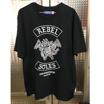 Adidas 黑T Rebel