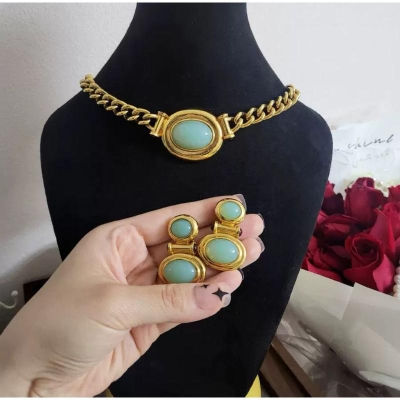 Vintage 中古ELIZABETH TAYLOR果凍琉璃首飾組，包含耳夾一對、項鍊一條，全套出售