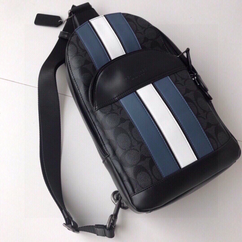 （momo shop）Coach 蔻馳 新款 PVC配皮 男士胸包 單肩包 F67249