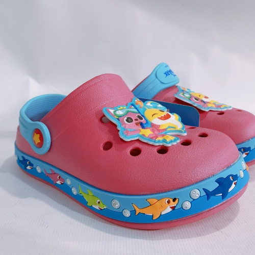 金英鞋坊~ pinkfong碰碰狐 babyshark鯊魚寶寶 童鞋輕量防水布希鞋15803-桃 超低直購價290元