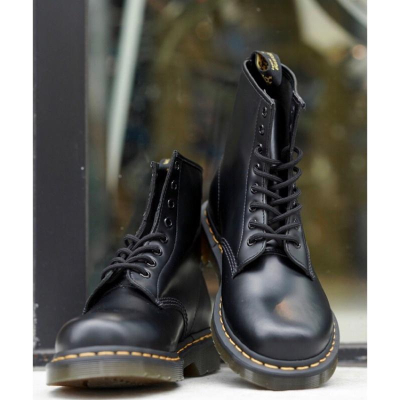 Dr.Marten 現代經典 黑色1460真皮馬丁靴 8孔 女US7 24公分