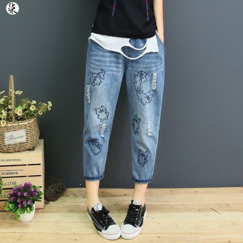 現貨M碼_I751.81044594韓版個性寬鬆八九分牛仔褲子女高腰顯瘦休閒繫帶彈性鬆緊腰圍刺繡貓咪抓痕破洞裝飾刷白水洗