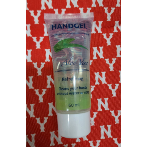 全新出清一件?蘆薈洗手凝膠Handgel 60ML ?清爽洗手液 徹底清潔，不乾燥 吸收迅速，無需用水 外出方便