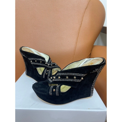 【二手新品】?NaNa黑色絨布鉚釘高跟楔型鞋-A