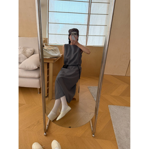 4月遲早要迎接暖春盛夏~赫本風直筒無袖連身裙