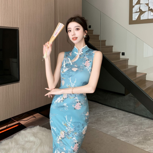 優雅中國風 氣質印花 無袖改良長款旗袍 印花旗袍 開叉 露腿 莫蘭迪藍色 主題趴 復古風 外拍 攝影