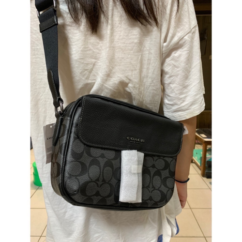 Coach 全新側斜方包