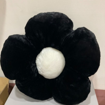 毛絨花朵靠墊?
