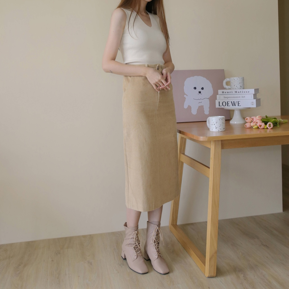 【Our Studio】燈芯絨後開衩單色中長裙 奶茶色(現貨)