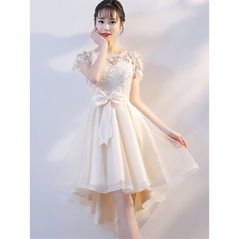 ?心儀 現貨在台，黑S白L 伴娘 禮服 婚紗 新娘 敬酒 宴會 顯瘦 前短後長 連衣裙 蝴蝶結 鈎花 洋裝 蕾絲 大紅