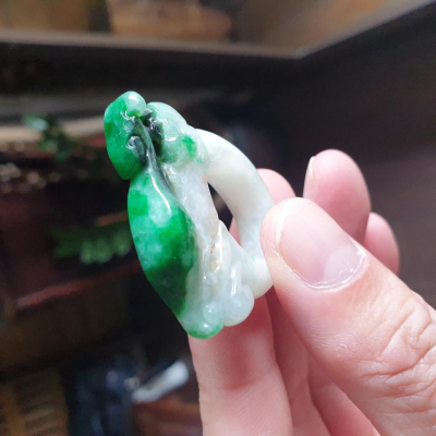 天然緬甸玉A貨-J0147-綠如意戒指 寬8.5mm厚5.1mm內徑18.1mm國際圍#14 如意長37.6mm寬8.4