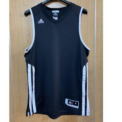 Adidas 黑色籃球衣