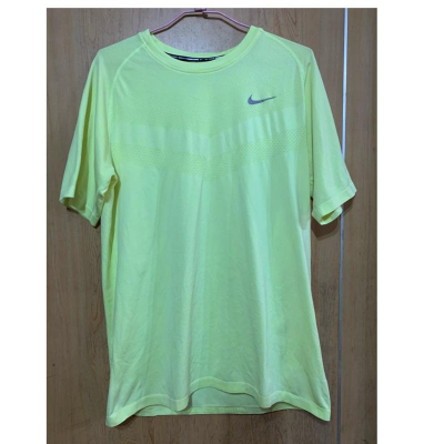 Nike 運動上衣 男 淡黃色