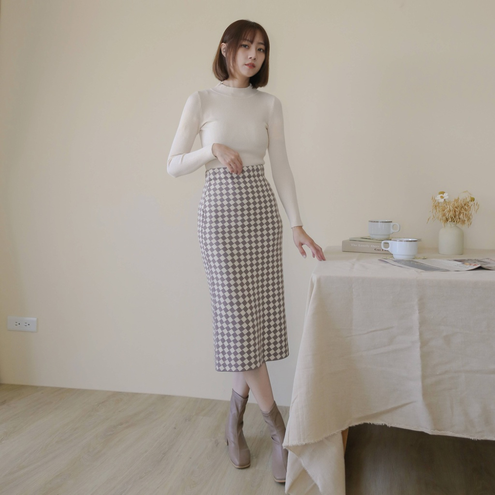 【Our Studio】棋盤格紋後開衩直筒長裙 淺可可色 咖啡色(現貨)