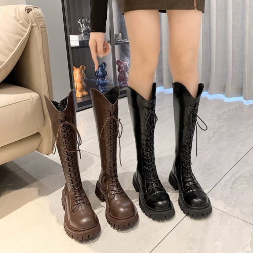 #棉花糖女孩必買款 顯瘦綁帶V口長靴