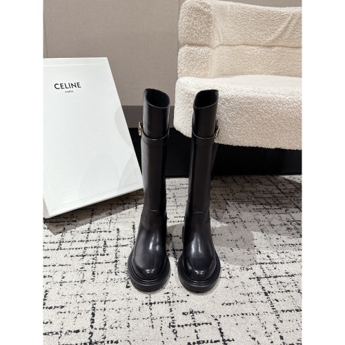 【CELINE 賽琳】Unlverslte 16寸凱旋門壓花搭扣款騎士靴長靴。✌這個高度的靴子非常時髦的，非常好穿顯
