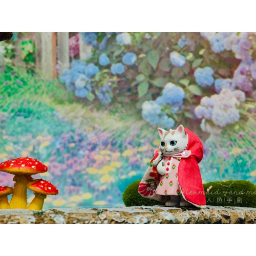 迷你小春的紅色斗蓬