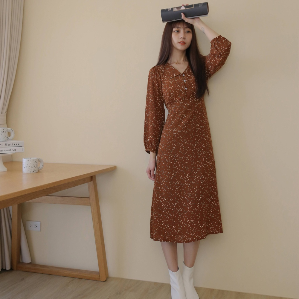 【Our Studio】溫柔小姐姐翻領點點連身洋裝 杏色 棗紅色 焦糖棕色(現貨)