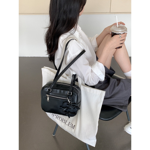 含♡♡愛心吊飾A5289日常簡約百搭長肩帶方包 韓國腋下包 百搭小方包 高級單肩包 休閒腋下包