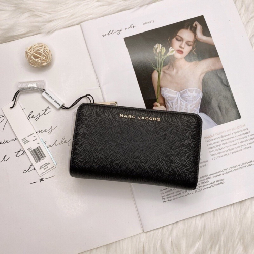 美國代購??台灣現貨 Marc Jacobs 扣式中夾 魚子醬皮革中夾
