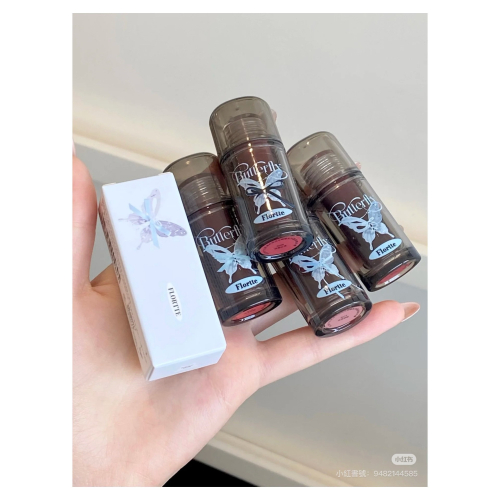 戴栗ლ 花洛莉亞ꜰʟᴏʀᴛᴛᴇ雙生蝴蝶唇部精華蜜?春日精華蜜！乾唇一筆水潤
