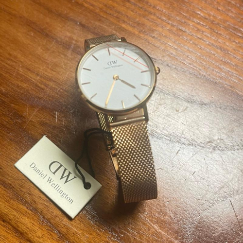 福利商品 近全新 瑞典 Daniel Wellington（DW）28mm 玫瑰金白色面盤 米蘭編織鋼帶款