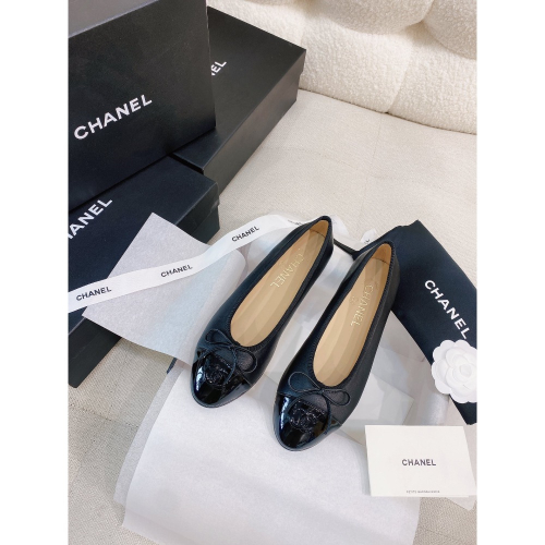 【Chanel 香奈兒】小香經典款雙C蝴蝶結芭蕾舞鞋平底單鞋。✌️好好穿又高級的一腳蹬，煥新演繹小香系列標誌性的風格