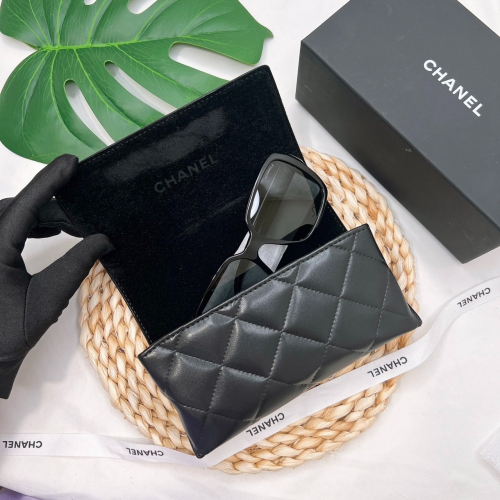 歐美代購??台灣現貨 CHANEL 方形墨鏡 字樣LOGO