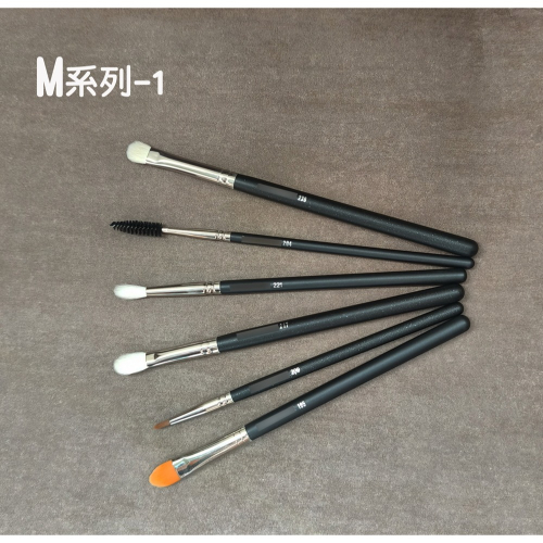 ?愛佳美妝?M系列217多功能眼部刷,221小號暈染刷,239中號眼影刷,195遮瑕刷,209眼線遮瑕刷,204螺旋