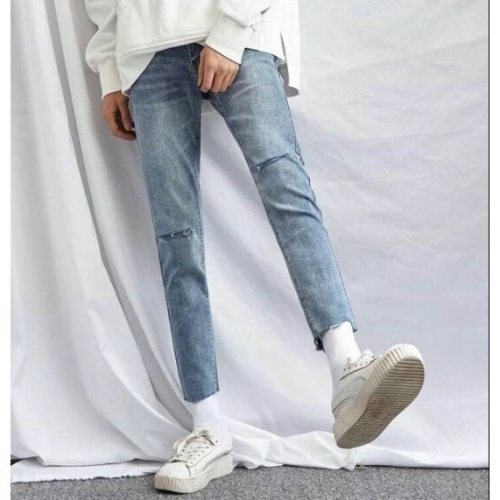 【B.Y】?現貨 男人必備 淺藍刀割牛仔褲 ??高磅超彈力 修腿顯瘦 破牛仔 九分不修邊 男女均可穿