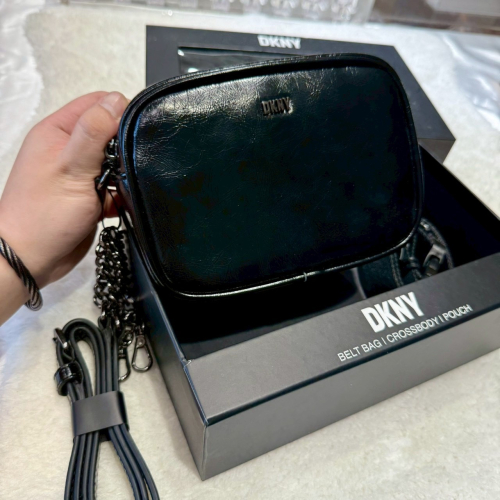 【DKNY｜全新】現貨 三用包 斜背包 專櫃款 漆皮 胸包 腰包 禮盒裝 送禮推薦｜Little Bee 小蜜蜂精品