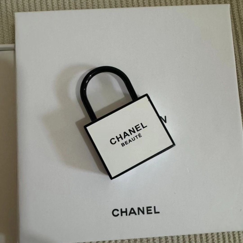 Chanel 香奈兒鑰匙鎖扣掛件 VIP積分贈品禮 N5絲帶掛件鑰匙扣吊飾掛飾 精緻漂亮 禮盒伴手禮情人節情侶創意禮物擺
