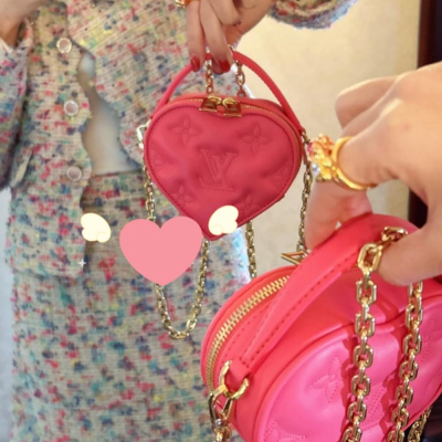 二手LV/路易威登 23情人節系列 女士火龍果粉色小牛皮心形拉鏈手提包