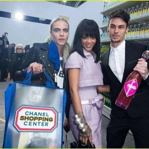 Chanel 香奈兒 化妝品VIP漂亮禮 手提包 方包 時尚簡約百搭磨砂透明洗刷包休閒包化妝包 母親節 情人節 交換禮
