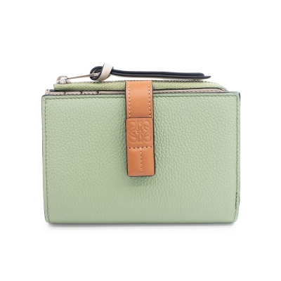 【LOEWE 羅威】 LOEWE 粒面小牛皮拼色L拉鍊雙折短夾 迷迭香/棕褐 __DVSHOP 保證正貨台灣現貨不用等