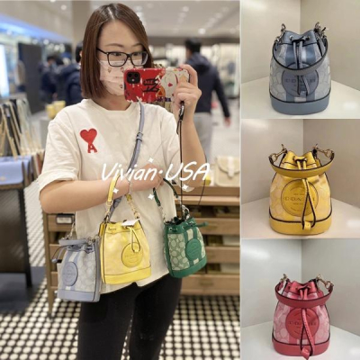 vivian美國代購✨正品 coach 女士新款小水桶包 Dempsey抽繩香布雷斜挎包 側背包 女生單肩包 C8322