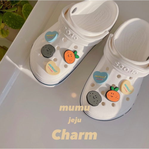 KeCom。Mumujeju 濟州咖啡廳 橘子 石頭 Crocs洞洞鞋 造型 鞋扣