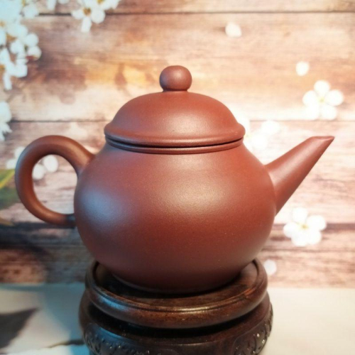?宜興紫砂廠 紫泥 芭樂壺?壺名：芭樂水平壺 底款：中國宜興 泥料：紫泥 容量：約160cc 宜興壺 紫砂壺 茶壺 茶具