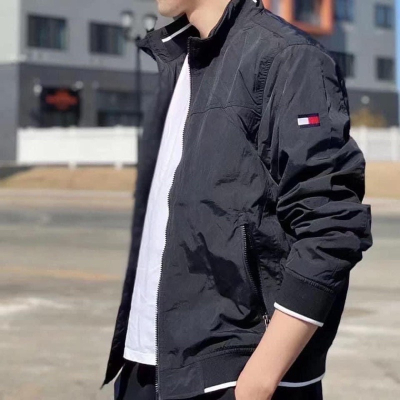 ?? Tommy男款最新風衣外套《黑色S號》
