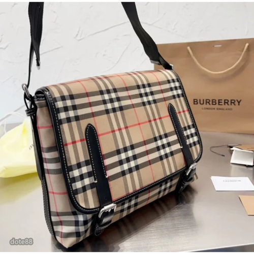 【Burberry】巴寶莉男女通用大容量斜挎包單肩包通勤包郵差包可調節肩帶休閒運動逛街生日情人節禮物出門必備百搭時尚