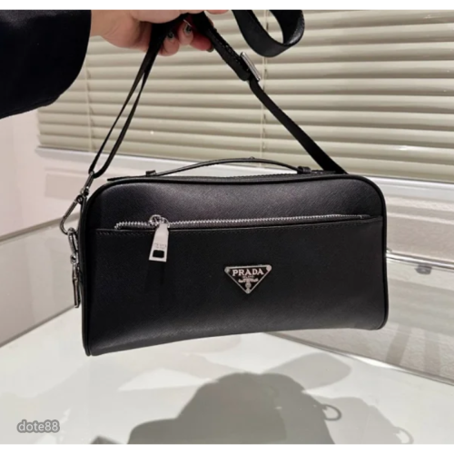 【Prada】普拉達新款男士女士小方包單肩包斜挎相機包手機包送男友禮物耐磨耐髒多功能簡便實用出門必備簡約時尚可調節肩帶