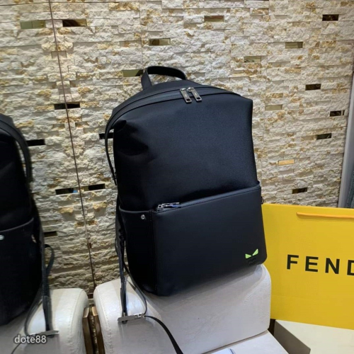 芬迪Fendi小怪獸背包容量很足放現金手機電腦經典設計百搭時尚時尚潮流進口防水料雙拉鍊封口設計綠色惡魔眼睛 生日禮物