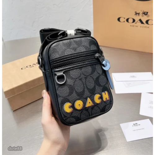 【coach】蔻馳小怪獸塗鴉經典馬蹄印花斜挎包單肩包手機包大容量輕便實用出門必備送男友禮物百搭簡約時尚潮流生日禮物