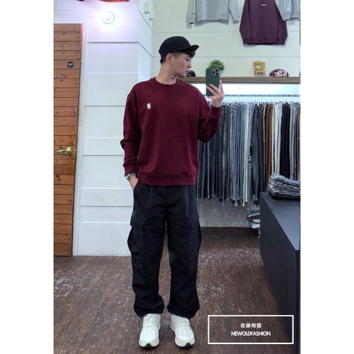 『新品上市』重磅U刺繡刷毛大學T-紅(NOF24111661)