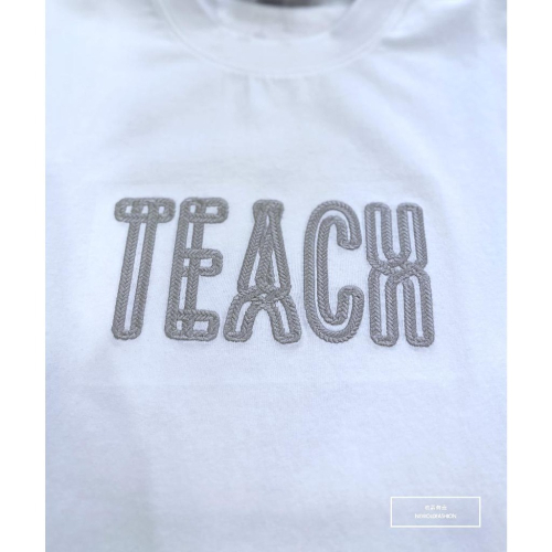 『新品上市』重磅TEACH刺繡短T(NOF2303C30030)-白