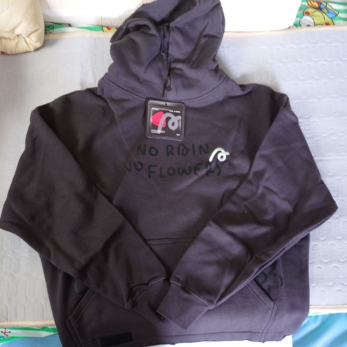 全新 Stayreal 驕傲盛開假兩件連帽T 黑標M 深灰 身長：70cm;寬：63cm左右；袖長：55cm左右