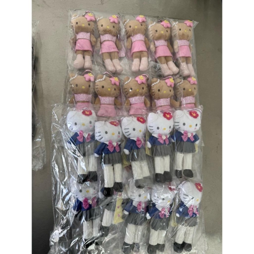 Kitty 情侶小娃吊飾｜日系校園風 × 粉裙花朵款｜超可愛隨身掛飾