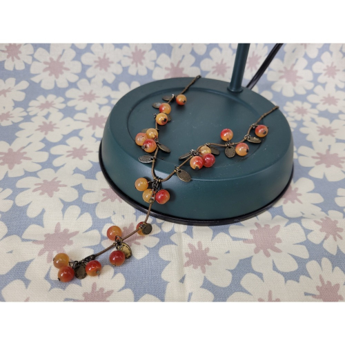 【鳩愛買】Y字型澄果蒴實項鍊（二手）